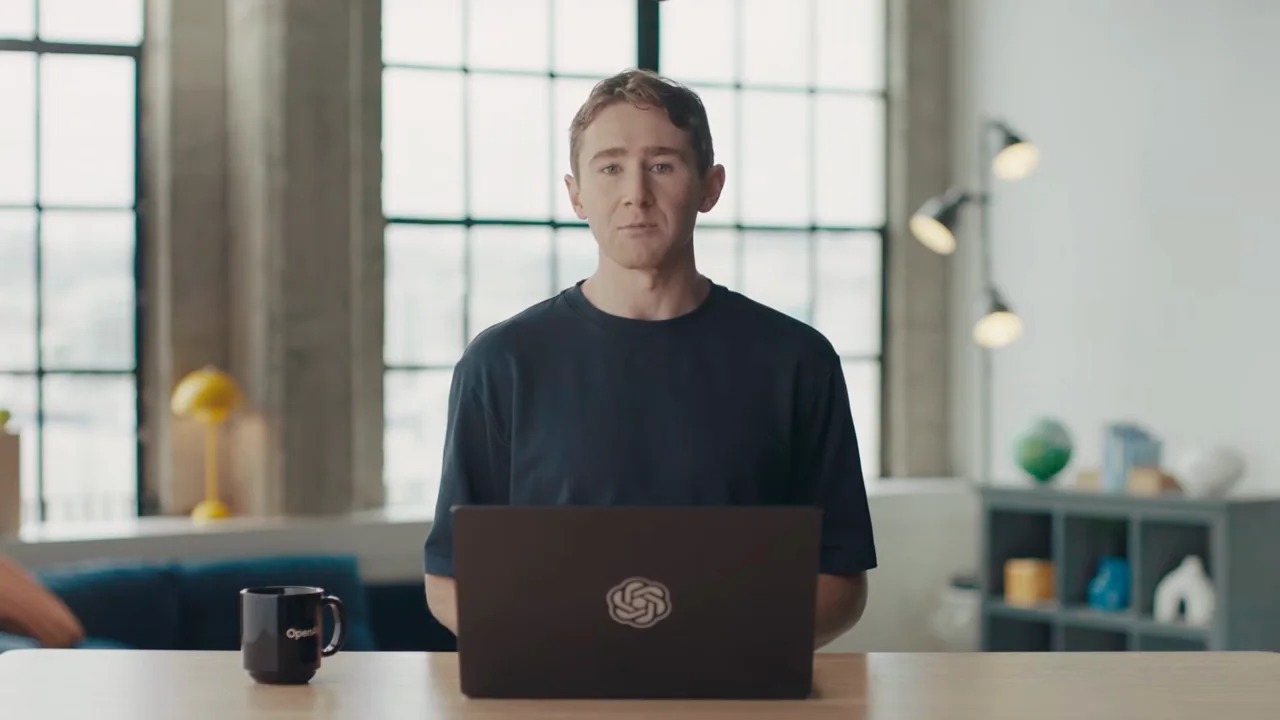 A desk presenter introduces the workflow before any screen capture.